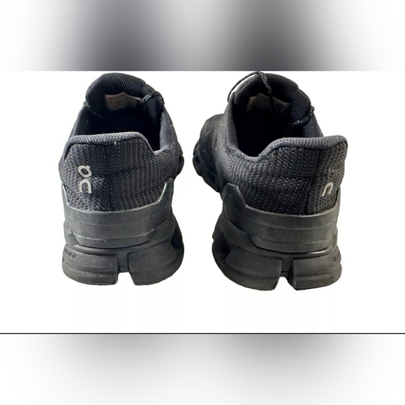 On Cloudflyer Waterproof Black Lunar Running Sneaker Mens Size 12 or Women 13.5 - Picture 5 of 7